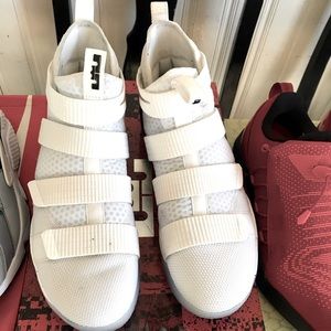 LeBron Soldier XI (white black gold)
